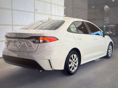Used 2025 Toyota Corolla LE FWD image 2