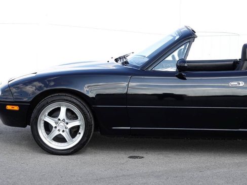 Used 1996 MAZDA MX-5 Miata RWD image 20
