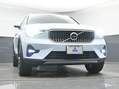 Used 2025 Volvo XC40 B5 Plus AWD/4WD image 36