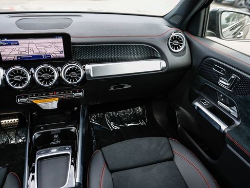 Used 2024 Mercedes-Benz EQB 300 4MATIC image 15