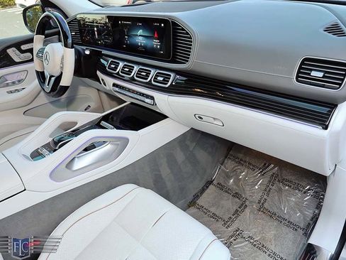 Used 2023 Mercedes-Benz Maybach GLS 600 4MATIC image 35