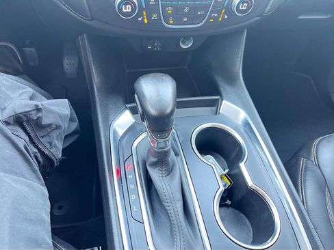 Used 2021 Chevrolet Traverse LT w/ LT Premium Package image 17