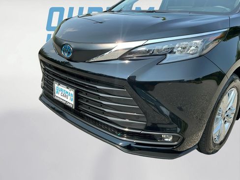 Used 2025 Toyota Sienna XLE w/ XLE Plus Package AWD/4WD image 22