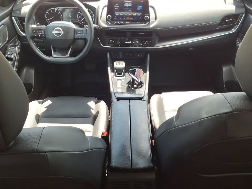 Used 2025 Nissan Rogue SV w/ SV Premium Package FWD image 10