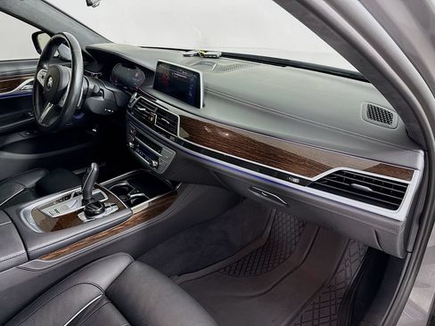 Used 2022 BMW 750i xDrive w/ Autobahn Package AWD/4WD image 29