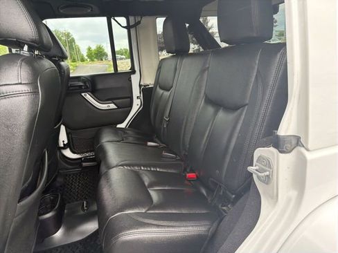 Used 2014 Jeep Wrangler Unlimited Sahara w/ Dual Top Group AWD/4WD image 9