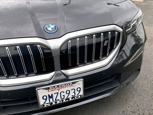 Used 2024 BMW i5 eDrive40i w/ Premium Package RWD image 32
