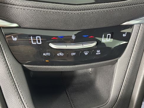 Certified 2025 Cadillac XT6 Luxury AWD/4WD image 26