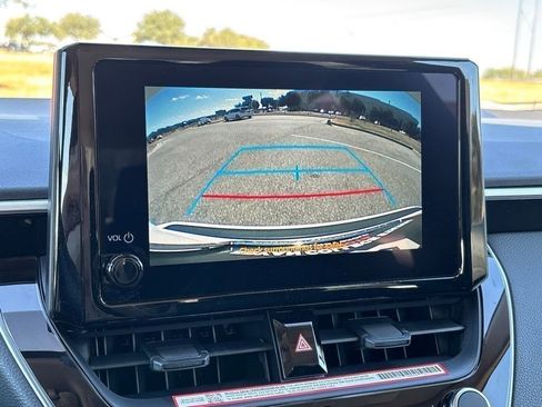 Used 2025 Toyota Corolla LE image 18