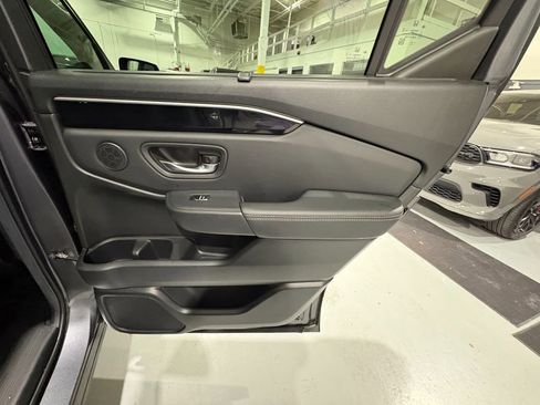 Used 2025 Honda Pilot EX-L image 47