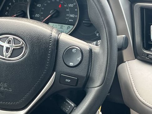 Used 2015 Toyota RAV4 XLE FWD image 40