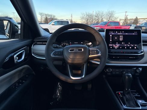 Certified 2023 Jeep Compass Limited image 16