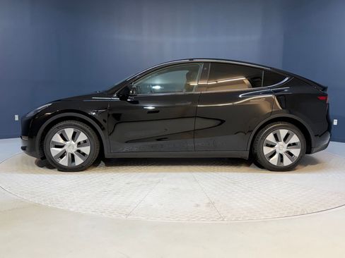 Used 2023 Tesla Model Y Long Range image 2