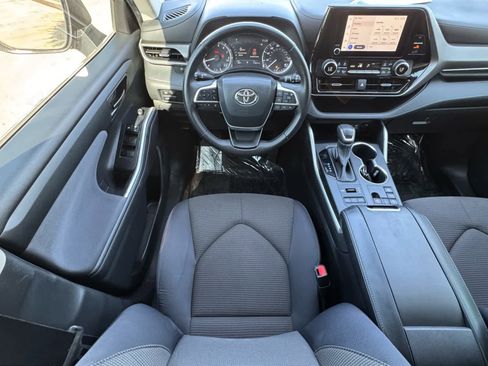 Used 2023 Toyota Highlander LE image 12