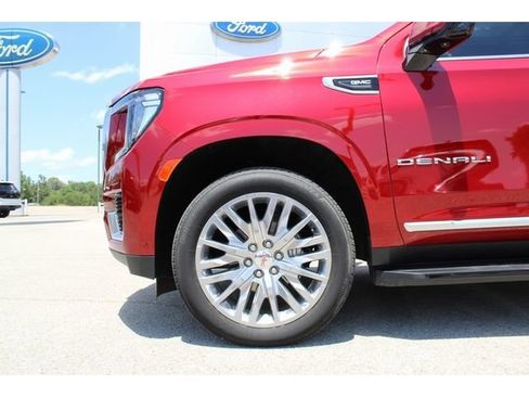 Used 2024 GMC Yukon Denali w/ Advanced Technology Package AWD/4WD image 9