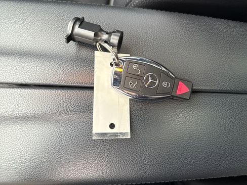 Used 2013 Mercedes-Benz E 350 E 350 image 32