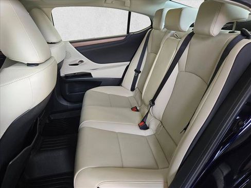 Used 2025 Lexus ES 350 w/ Premium Package FWD image 18