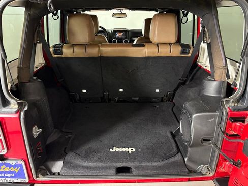 Used 2013 Jeep Wrangler Unlimited Sahara w/ Mopar Chrome Edition Group AWD/4WD image 43