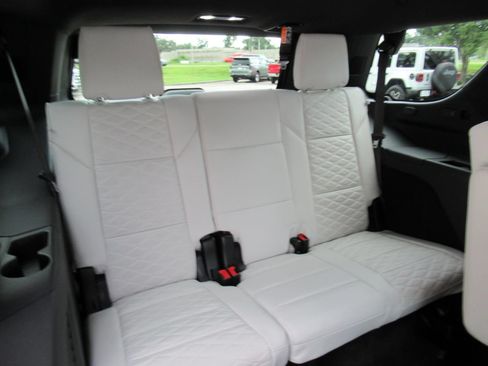 New 2026 Cadillac Escalade Platinum Sport w/ LPO, ONYX Package AWD/4WD image 35