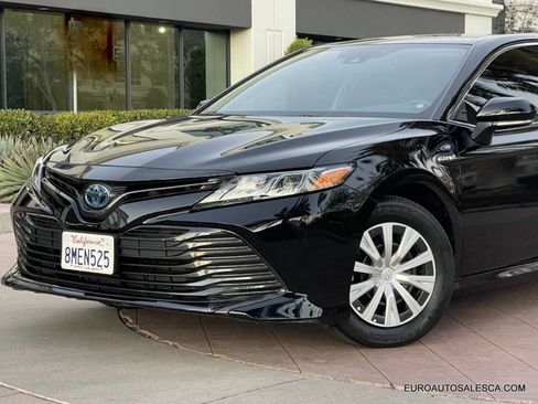 Used 2019 Toyota Camry LE image 10