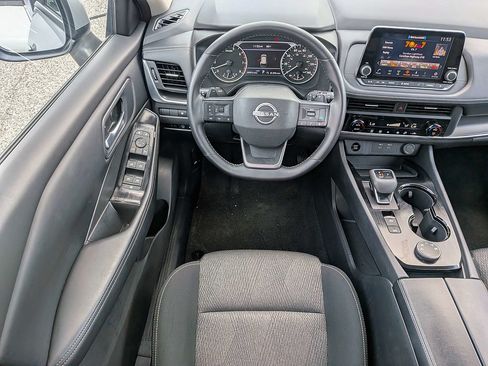 Used 2025 Nissan Rogue SV AWD/4WD image 17