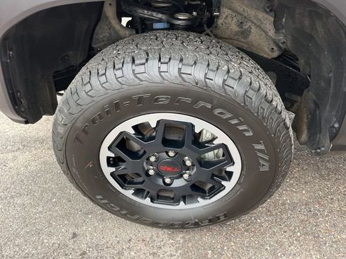 Used 2025 Toyota Tacoma TRD Off-Road image 19