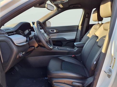 New 2026 Jeep Compass Latitude image 14