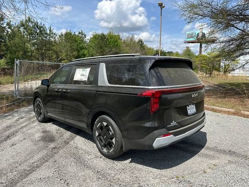 New 2026 Kia Carnival EX FWD image 5