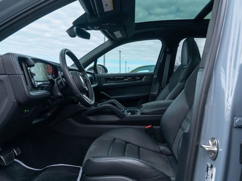 Certified 2025 Porsche Cayenne GTS image 24