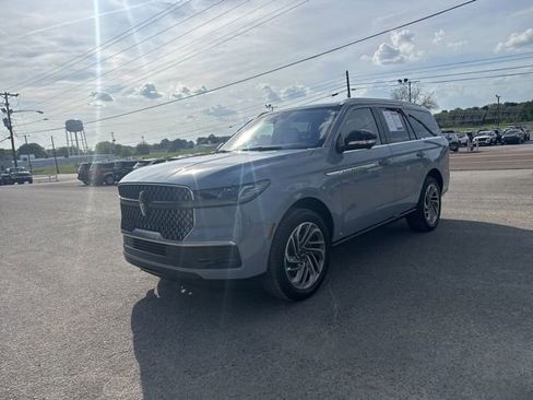 Used 2025 Lincoln Navigator Reserve image 5