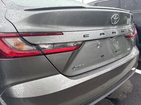 Used 2025 Toyota Camry SE image 6