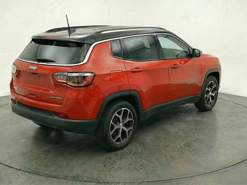 Used 2025 Jeep Compass Limited AWD/4WD image 9