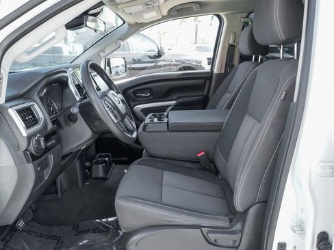 Used 2021 Nissan Titan SV image 15