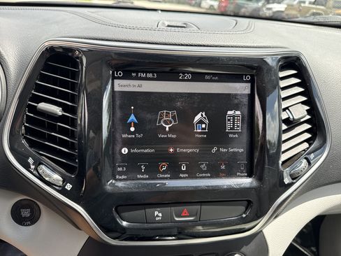 Used 2019 Jeep Cherokee Limited AWD/4WD image 23