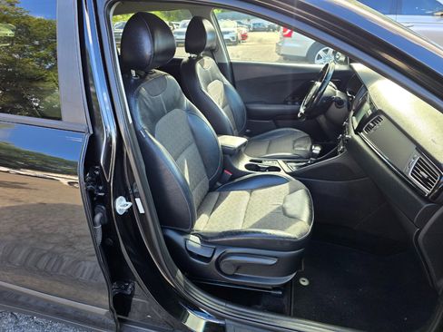 Used 2017 Kia Niro EX image 14