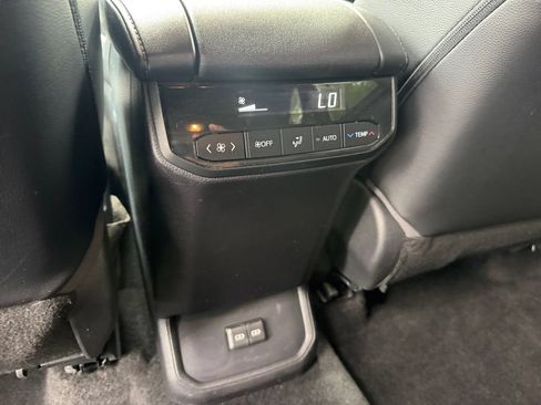 Used 2023 Toyota Highlander XSE AWD/4WD image 19