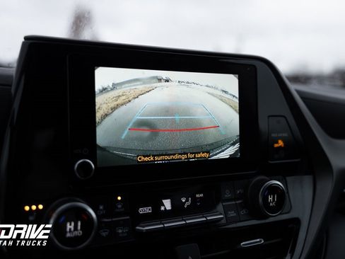 Used 2023 Toyota Highlander XLE image 37