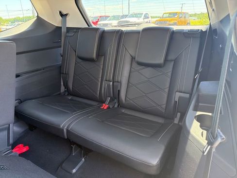Used 2025 Volkswagen Atlas SE AWD/4WD image 35