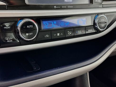 Used 2016 Toyota Highlander XLE AWD/4WD image 15
