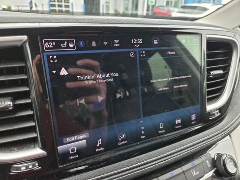 Used 2023 Chrysler Pacifica Limited FWD image 15