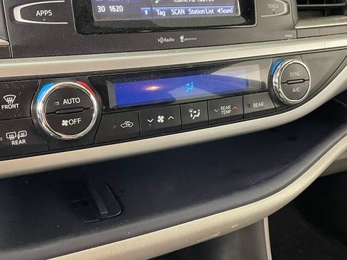 Used 2014 Toyota Highlander Plus AWD/4WD image 8
