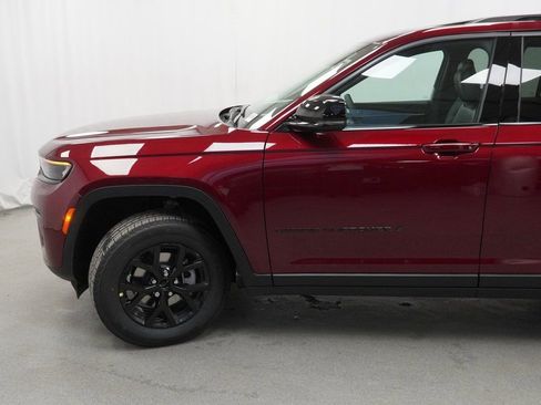 New 2026 Jeep Grand Cherokee Altitude image 14