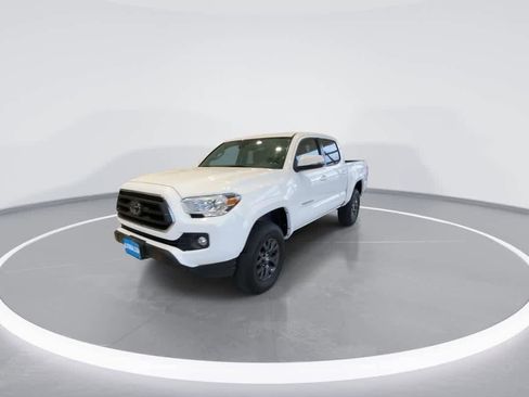 Used 2023 Toyota Tacoma SR5 w/ Technology Package AWD/4WD image 4