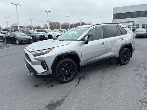 Used 2024 Toyota RAV4 SE w/ Convenience Package image 15