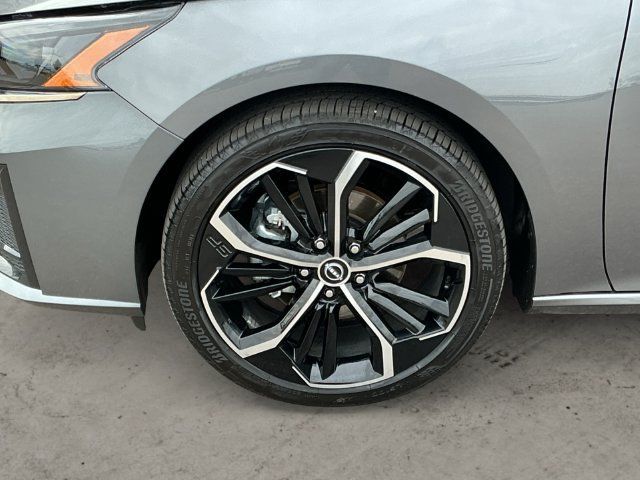 Used 2025 Nissan Altima 2.5 SR AWD/4WD image 9