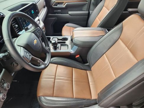 Used 2024 Chevrolet Silverado 1500 High Country w/ Technology Package AWD/4WD image 9