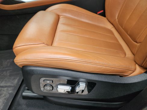 Used 2021 BMW X7 xDrive40i w/ M Sport Package AWD/4WD image 26