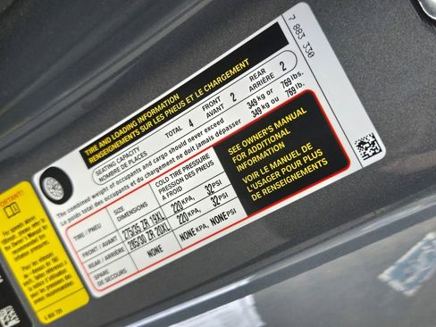 Used 2022 BMW M4 xDrive Competition image 44