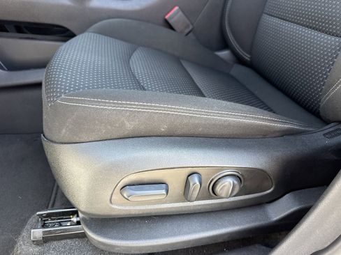 Used 2024 GMC Terrain SLE w/ Driver Convenience Package image 16