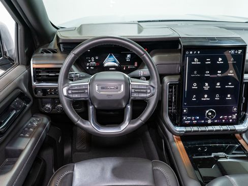 Used 2025 GMC Yukon XL Denali image 11